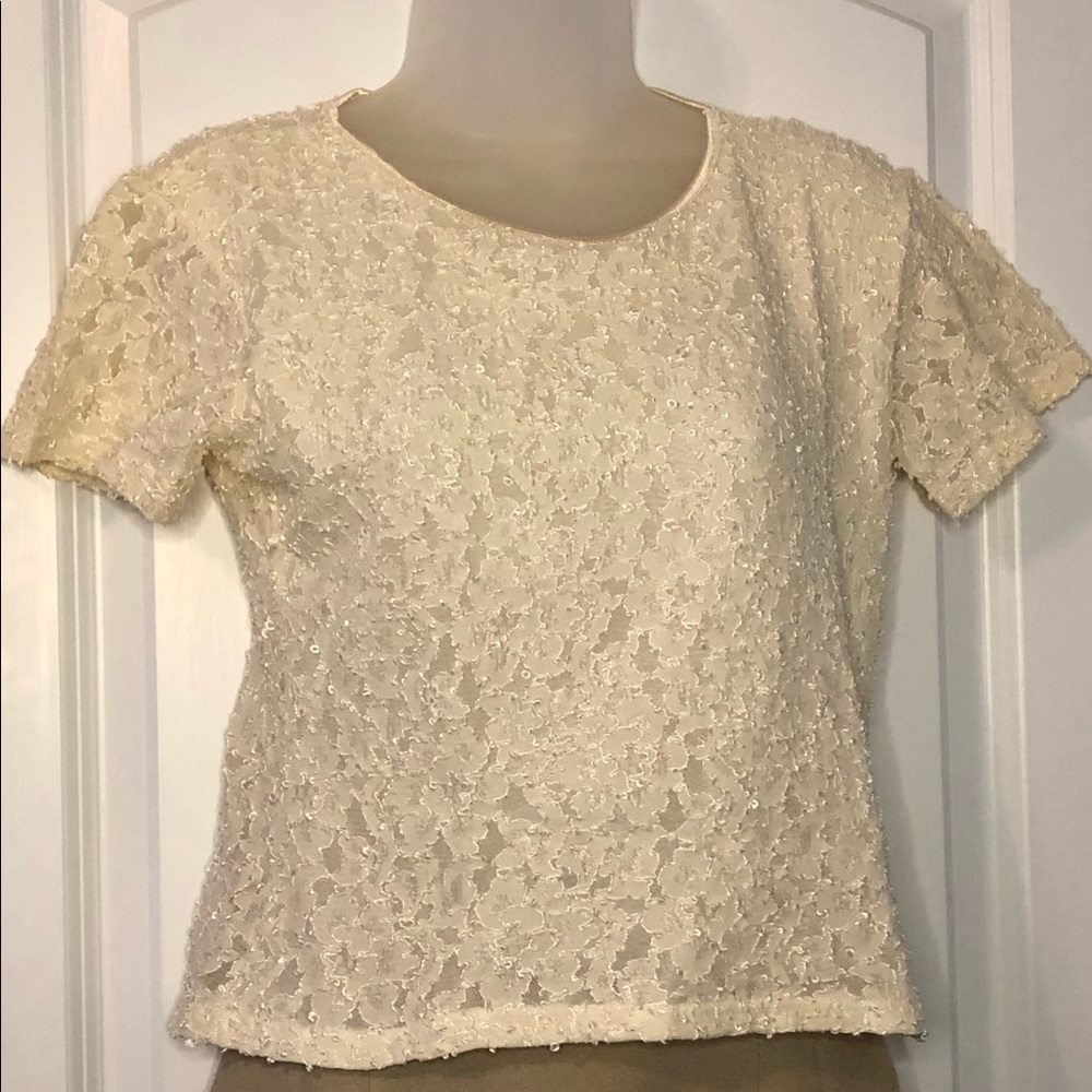 🔥Cream Embroidery Top Size Small
